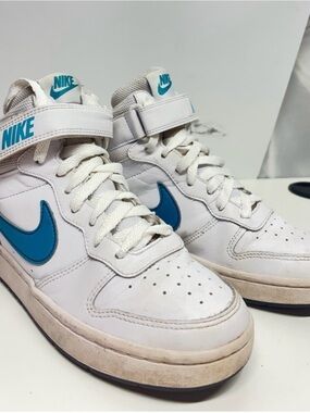 Nike Court Borough Mid 2 size
5Y